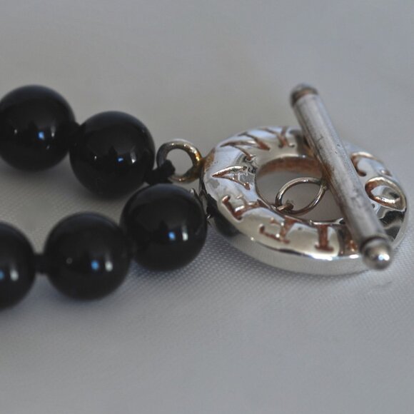 Tiffany & Co. Onyx Bead Necklace With Engraved Toggle Clasp - 925 - Picture 7 of 8
